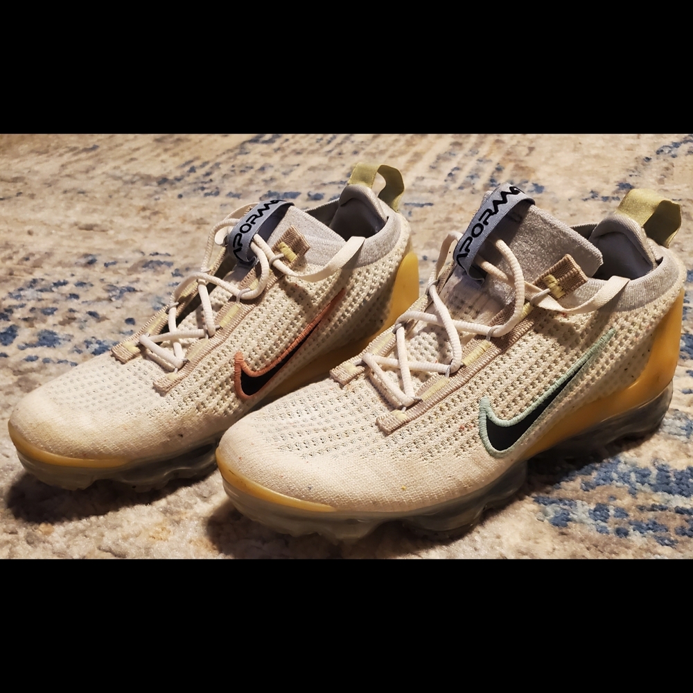 Nike VaporMax Flyknit Mismatched Swoosh Size 7 Youth